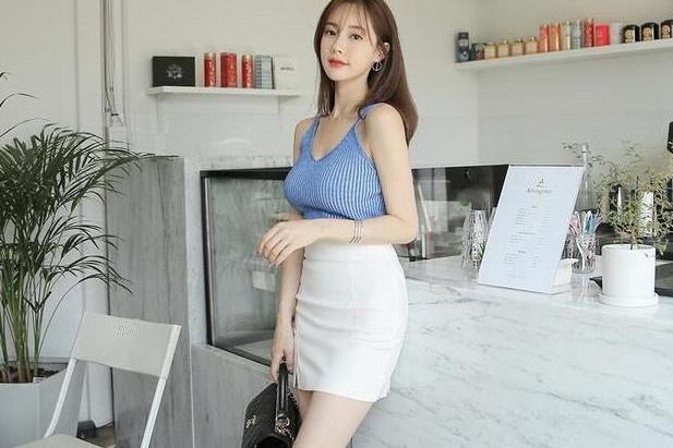 金惠美身上这件个性的连衣裙,穿着既时髦洋气又彰显青春活力气息