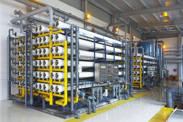 吳江市久龍電子凈化設備廠工廠選擇用反滲透純凈水設備的原因
