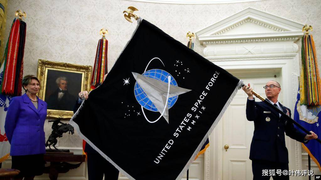 美国太空军在白宫举行军旗亮相仪式