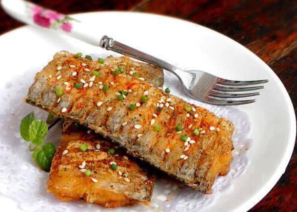 怎么样煎带鱼才煎得好 7c3a07e7ee004862ac45a443ed9bb48b.jpeg