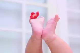 #宝宝#只因奶奶太疼爱!这6大育儿坑,简直坑坑要命!婴儿差点截肢