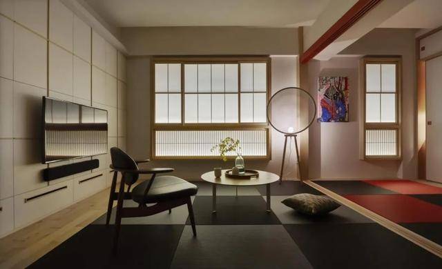 [北京紫禁尚品国际装饰]简约自然日式风，客厅没有沙发，做成地台+坐垫，宽敞悠然