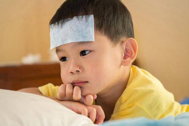 「孩子」孩子哭闹也不能经常吃吃水果营养高？这3种水果吃多了也伤脾胃