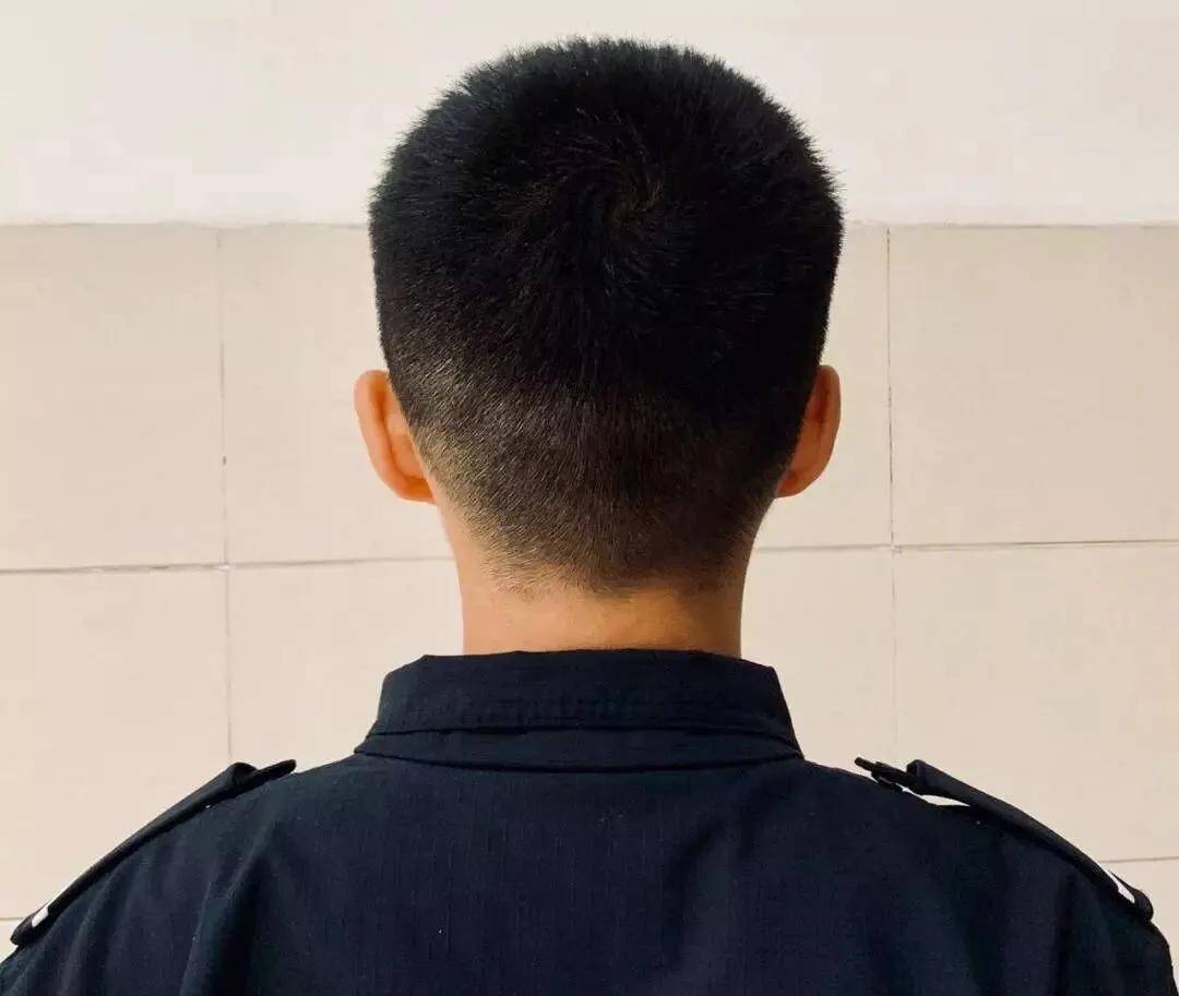 原创 男生上警校后,新增七大气质!