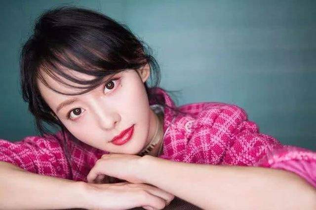 她曾与杜淳相恋7年无果，后嫁王思聪好友，婚后