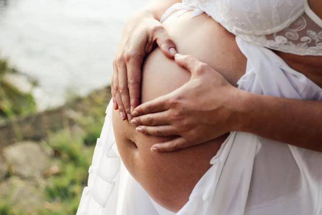 「肤色」孕妈咪吃酱油生宝宝肤色会变黑？那吃什么变白？