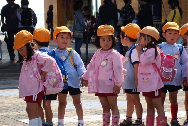 建议对人贩子加大量刑 为什么日本孩子可以自己上下学？