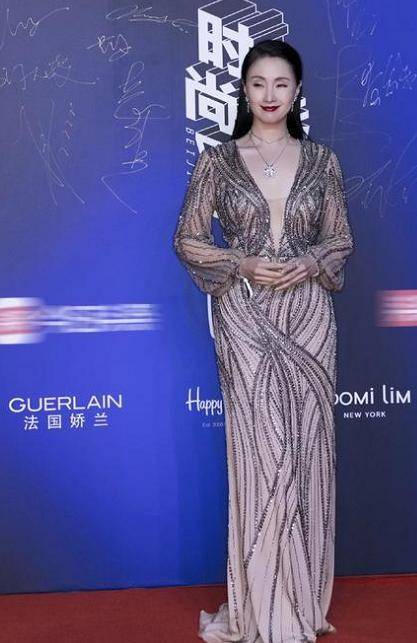 48歲陶虹身穿