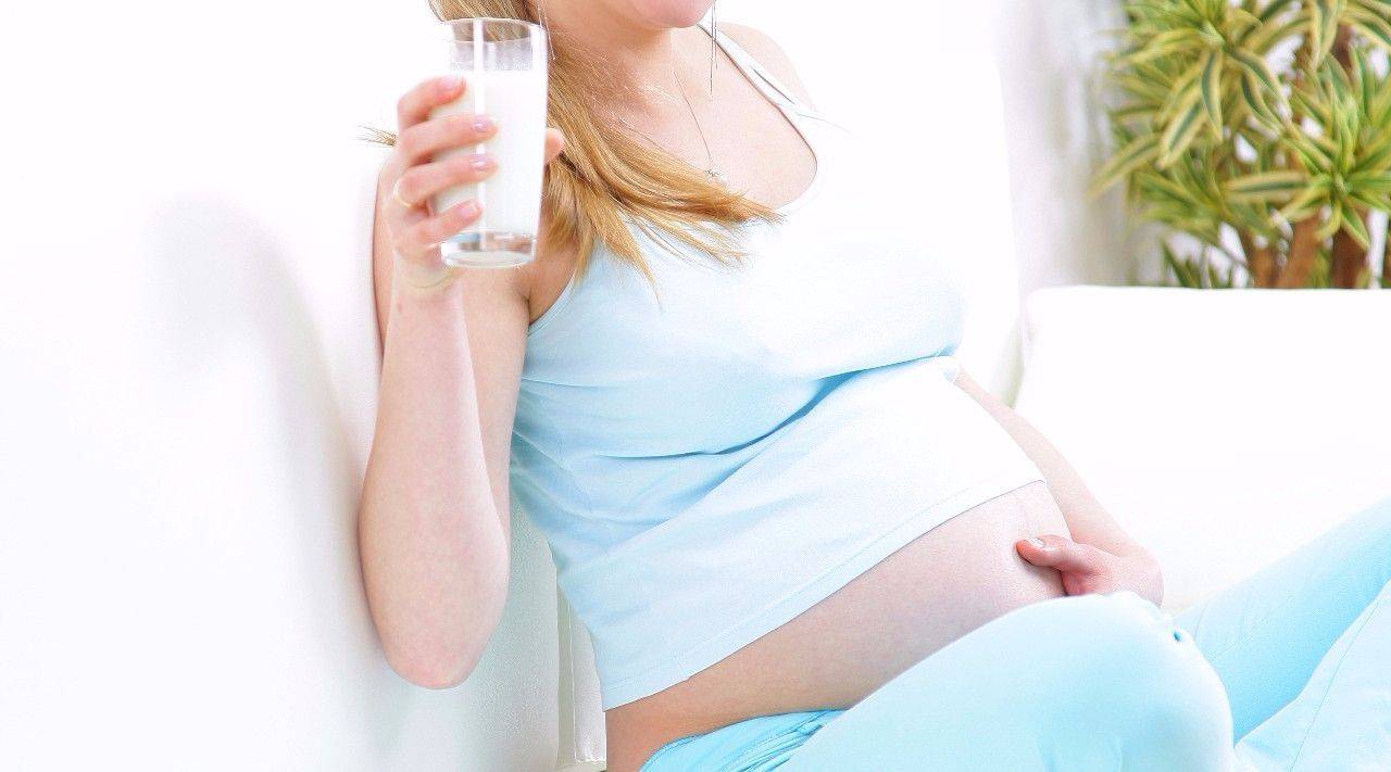 怀孕出现“生理性水肿”，穿宽松少吃盐，适当缓解有方法
