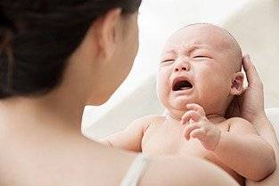 孩子■长不高易生病，还有各种隐患宝宝吃太饱容易出问题