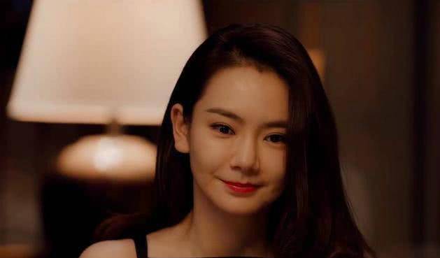 本以为戚薇母女够像了,直到看见张家辉父女,才知啥叫