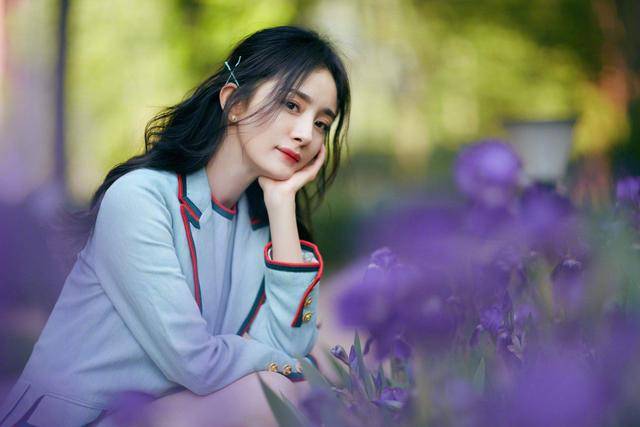 当红女星好感度评分，赵丽颖73分，热巴50分，郑