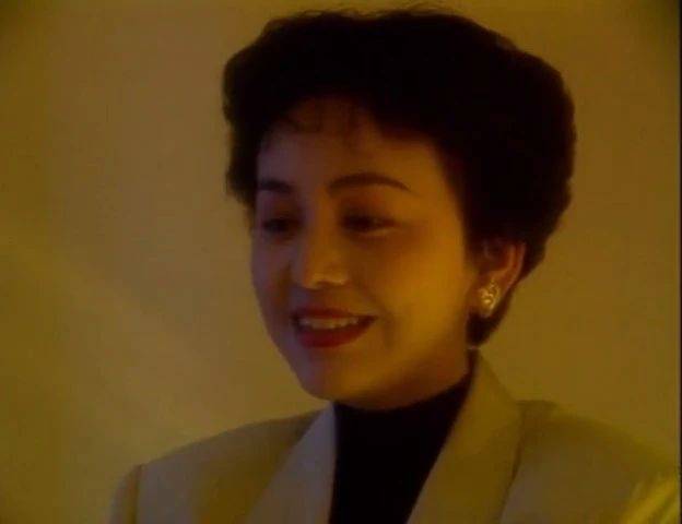 徐幸较为著名的角色便是《情深深雨蒙蒙》中饰演依萍母亲文佩了,隐忍