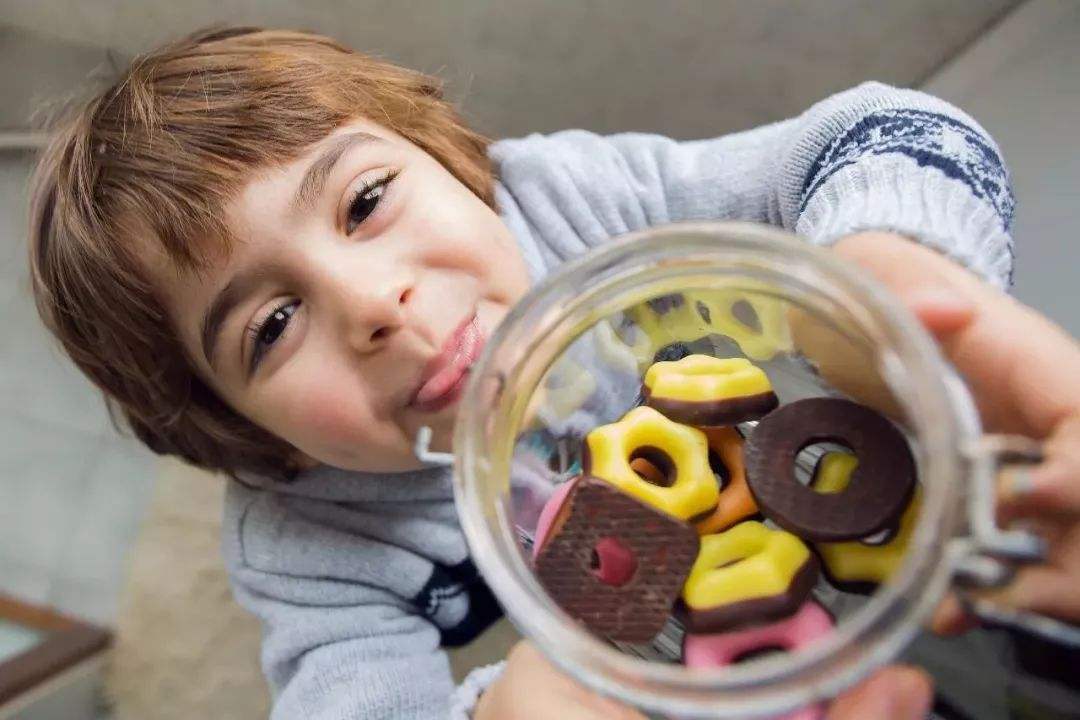 【孩子】家长不给孩子吃零食?零食对孩子百害无一利?不要再被误导了!