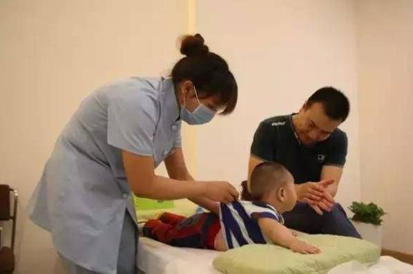 床单：医生：孩子问题是吃出来的，家长要注意8岁男孩半夜血染床单