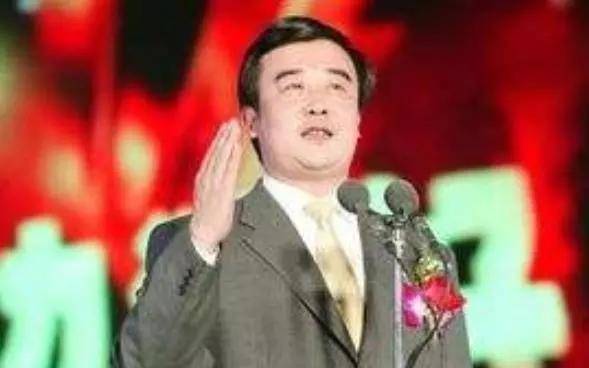 方琼晒儿子照片，儿子已经16岁了，母子的相处看起来很温馨