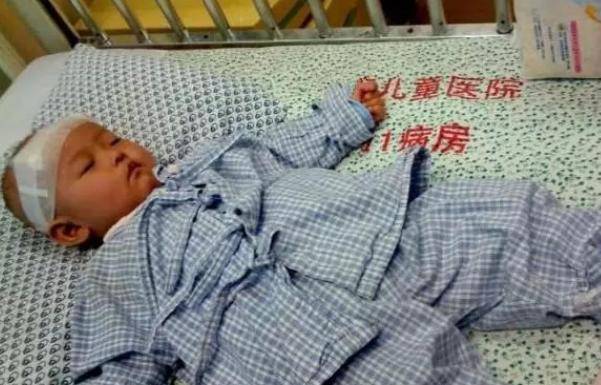 床单：医生：孩子问题是吃出来的，家长要注意8岁男孩半夜血染床单