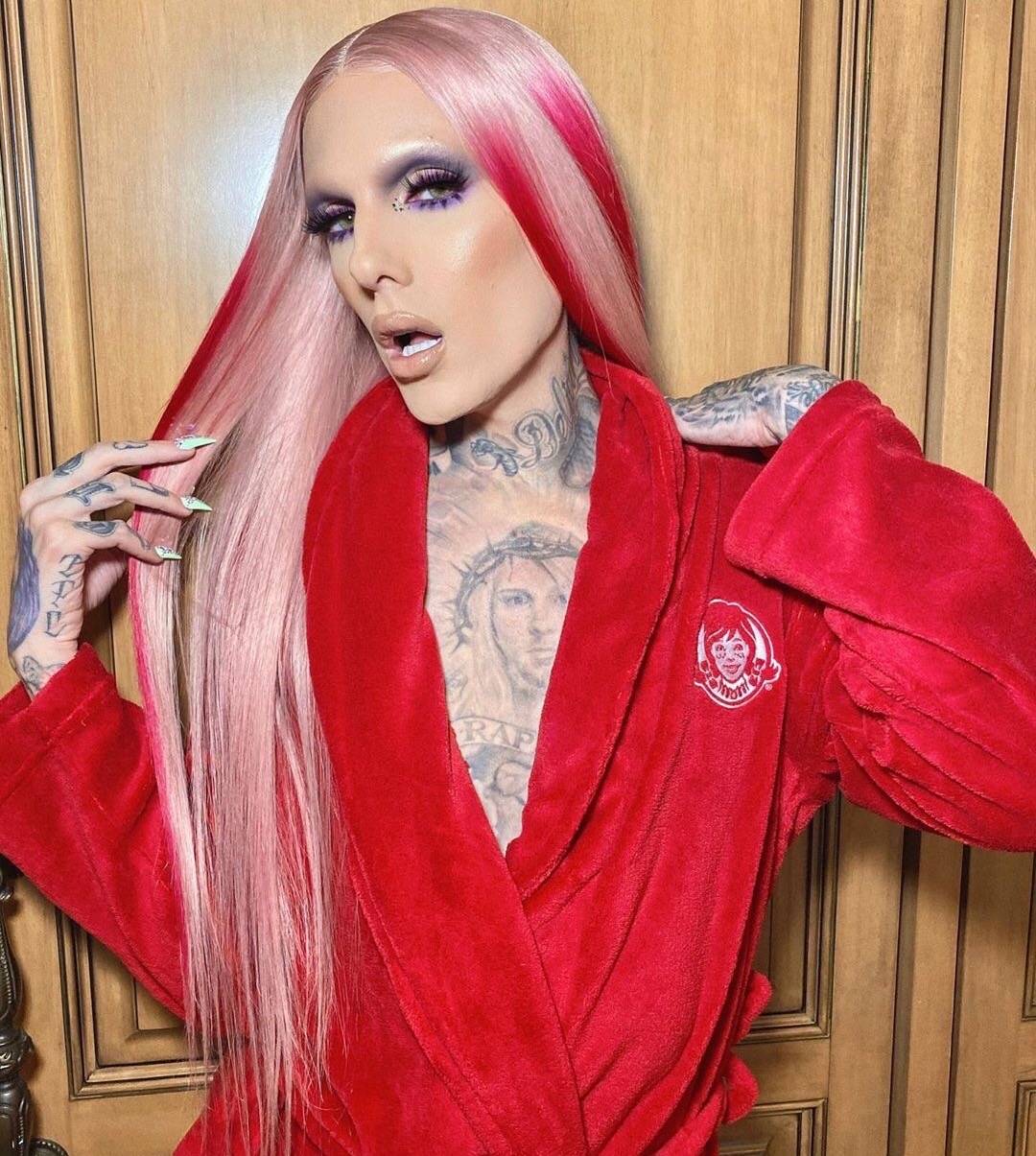 混迹美妆圈的女生们应该对jeffree star的名字并不陌生,尤其是热衷