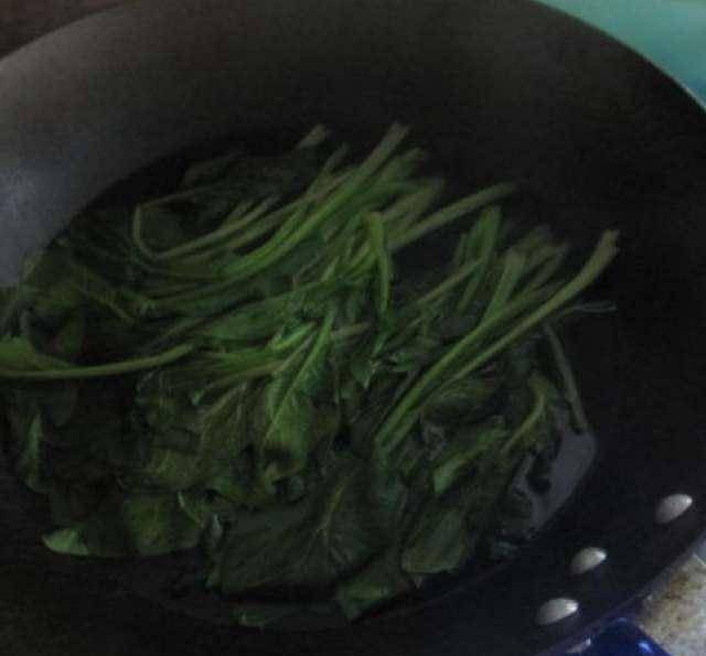 菠菜配什么做早餐好吃 0951b07b987b4ffb8d48370b12620d2e.jpeg