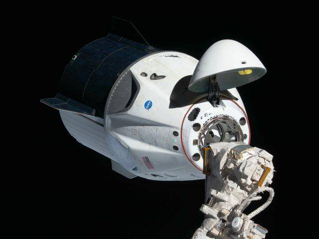 龙飞船老总_宇宙飞船简笔画