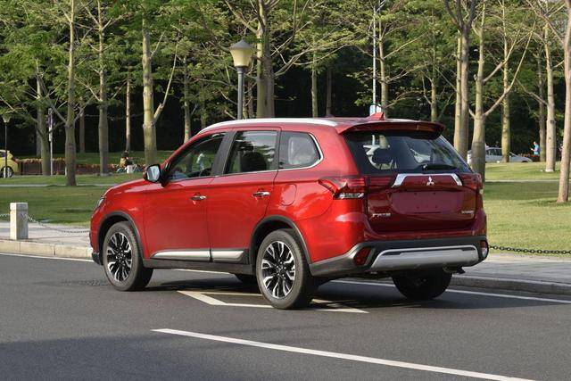 20万不到就能入手7座四驱SUV，你说香不香？