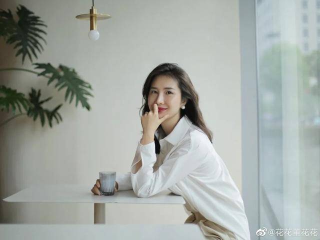 新进展！天猫总裁夫人风波后首露面，高调秀戒