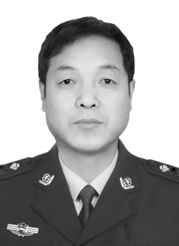 李明亮,男,汉族,1972年1月出生,渭南临渭区人,1997年7月至今一直在环