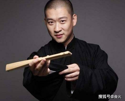 『"』如今近照显憔悴,室外支烤架做"大厨"曹云金与郭德纲反目4年