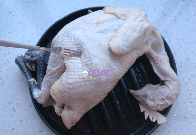 电饭煲焖鸡要放油吗 f05b125476d04c93a1f2b5fe86517f83.png