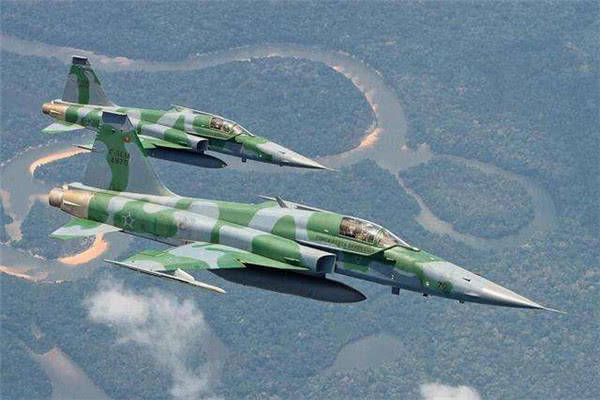 目前,"科萨尔"战斗机已被部署在伊朗多个战略偏向,与f-14a,米格-29,f
