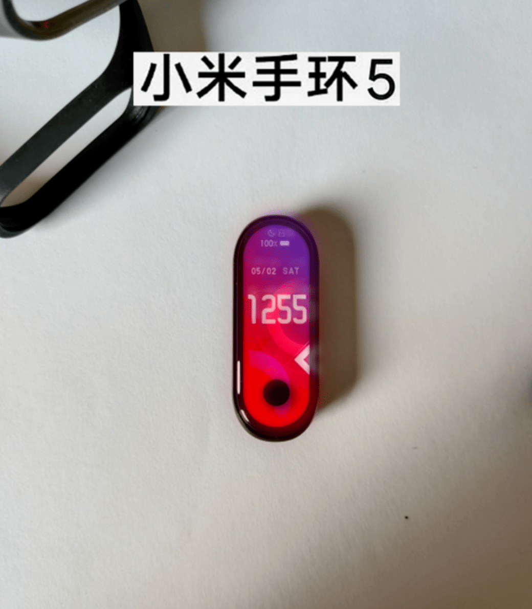 小米手环5谍照曝光:椭圆屏幕,插拔式充电