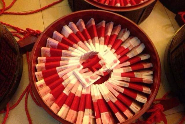 很多农村夫妇负债为儿子结婚，这正常么，这是不是一种致贫因素？