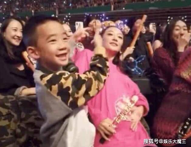 陈小春|突然问他什么是妒忌，还变得很安静陈小春曝Jasper当哥哥后有点抑郁