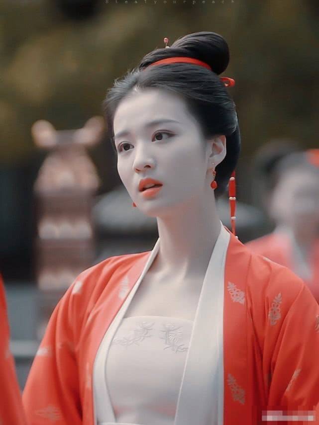 难怪称《清平乐》中张贵妃为小刘亦菲，当她穿上校服两人太神似_王楚然