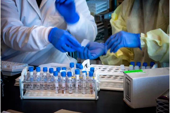 加拿大微生物实验室发现感染新冠症状8天后,不再具有传染性?