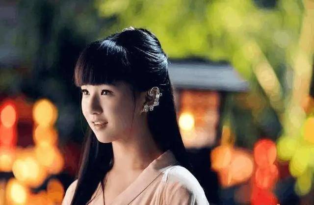 杨丽萍爱徒水月同性婚礼惹关注，她曾力捧的小