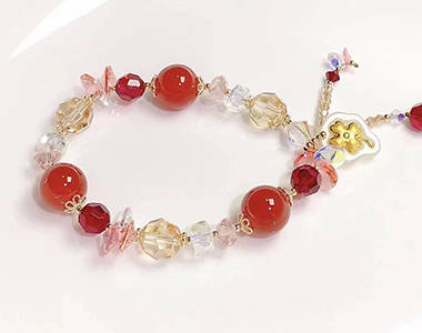 时尚饰品手链怎么戴 bb39757c33a841ba86f8a2b6eee6ed35.jpeg