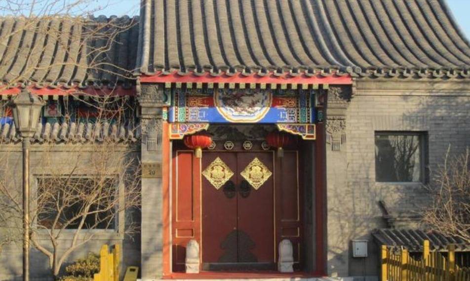 原创民间俗语说“白虎压青龙，代代有人穷”，白虎和青龙指的是什么？