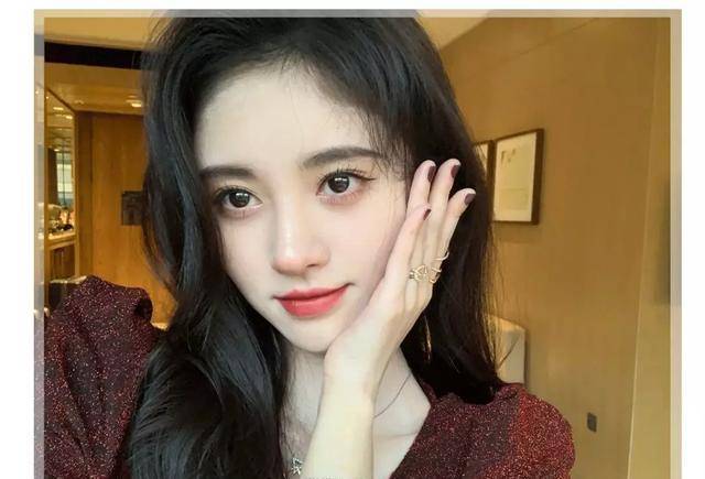 鞠婧祎是连头皮都整了?看到她头发缝那一刻,怀疑眼睛