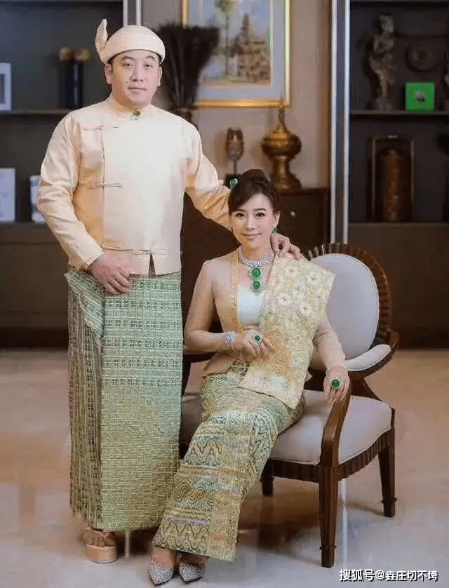 下图的这两位,听说是出自缅甸皇室,气质非常优雅沉稳.
