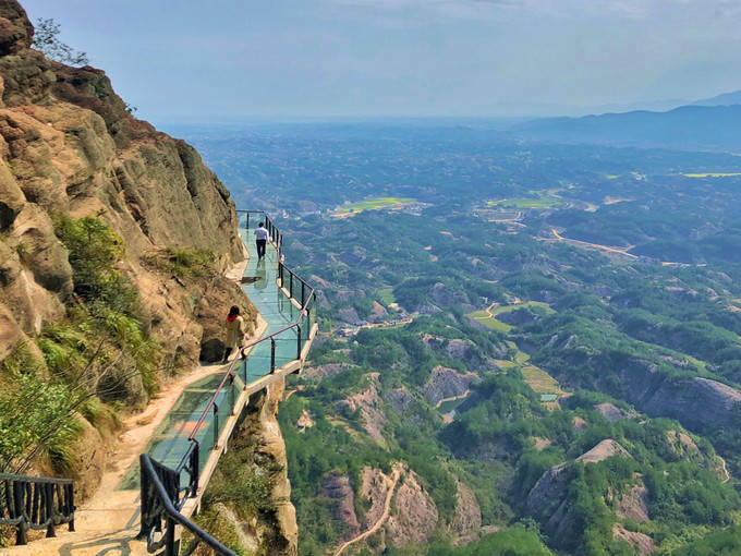 岳阳周边好玩的景点项目了解一下,石牛寨绝壁攀岩,高空栈道,悬崖秋千