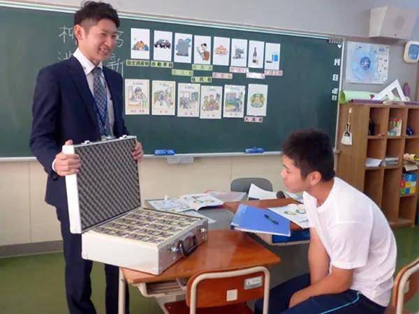 上海“1人幼儿园”引4亿人爆笑，日本这所“1人中学”却让无数人留下眼泪...