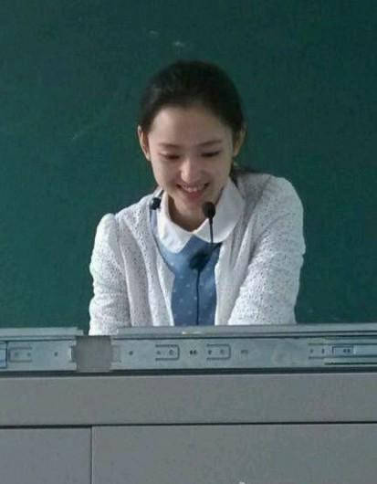 最美老师走红网络 网友评价：“长城学院”的颜值最高