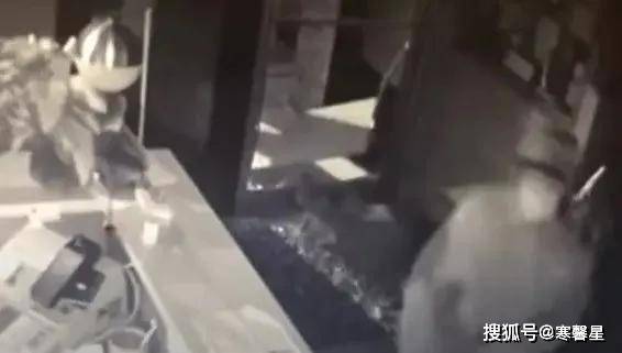 为什么打砸抢中餐馆？“中餐馆从不雇黑人！”？