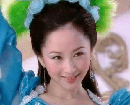 蓝儿公主在剧中长得还是很有辨识度的,她的扮演者是曹艳.