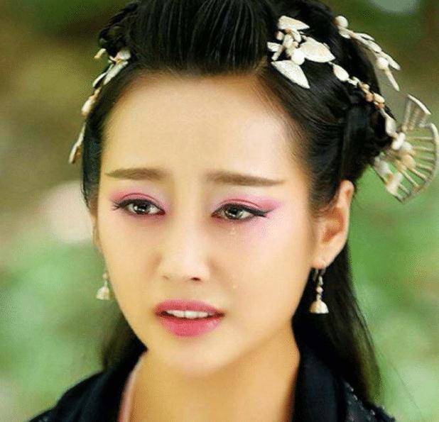 种"逆袭"叫5年后的霓漫天,一个眼神让人恨得牙痒痒,如今美翻天