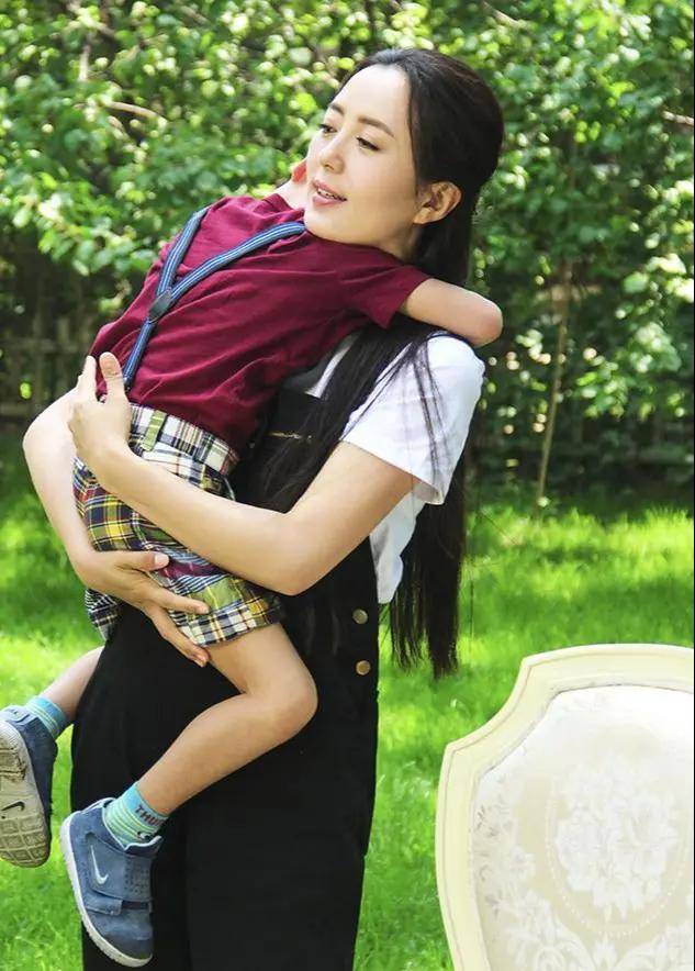 她拍戏意外怀孕，如今10年过去了，孩子的父亲依旧是个谜