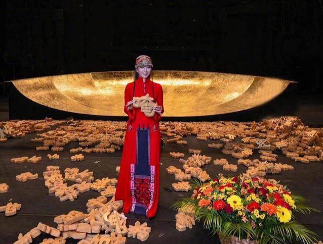 原创杨丽萍首度回应不生孩子争议：我自己认为过得好，我没伤害他人