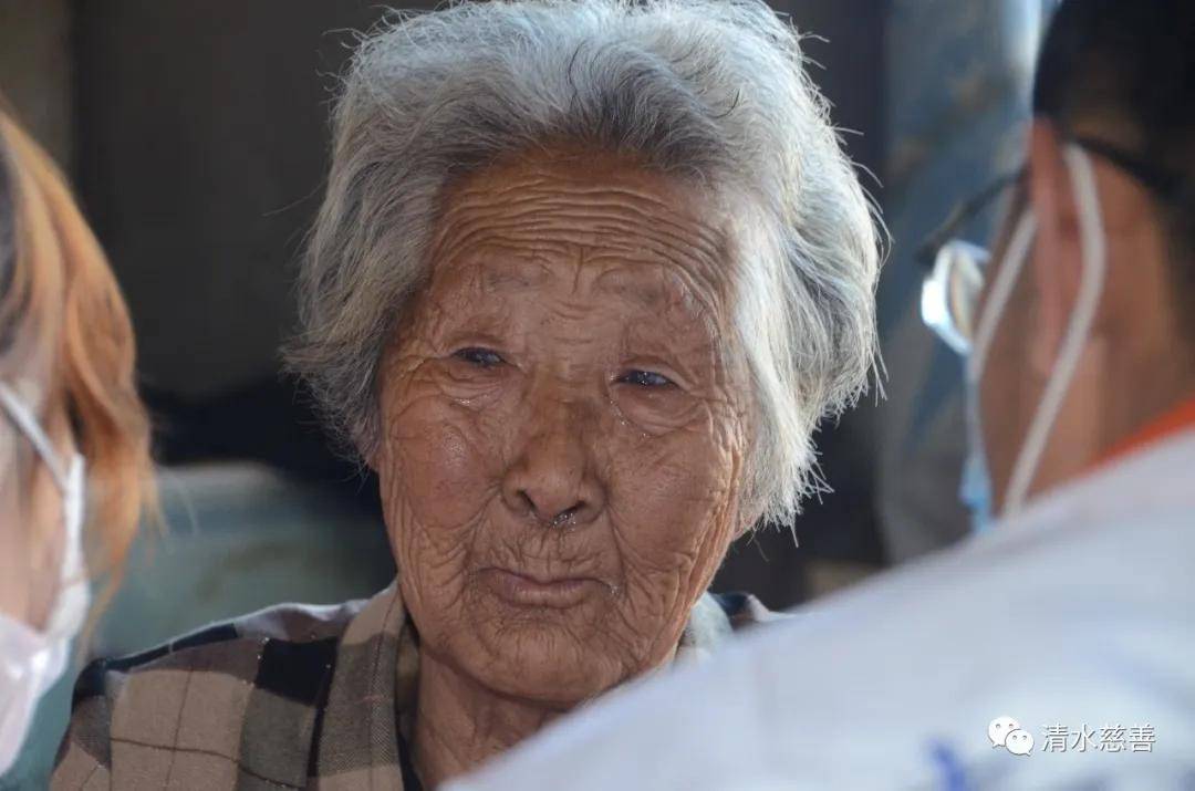 下乡送温暖,清水慈善为瓦房店市三台乡送爱心物资