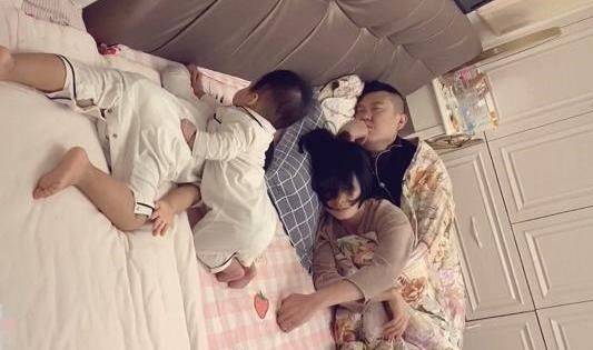 原创孩子有了喜欢的人，就上前亲吻、拥抱对方，这样做真的合适吗？